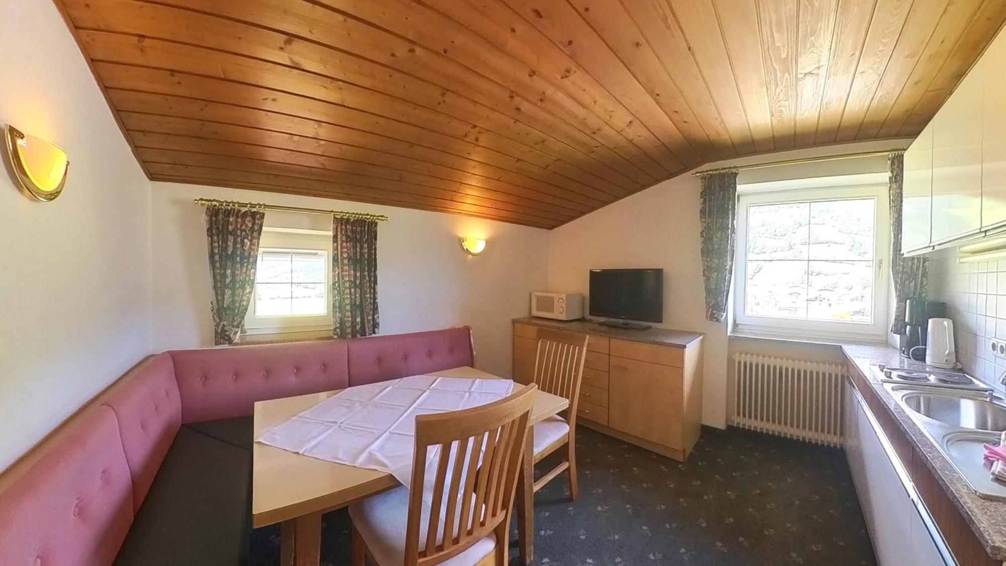Das Christine Appartement Brixen im Thale Luaran gambar